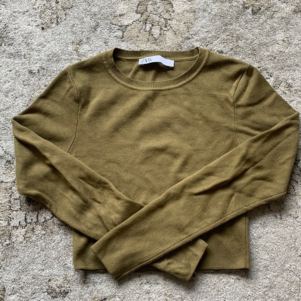 Long sleeved crop top